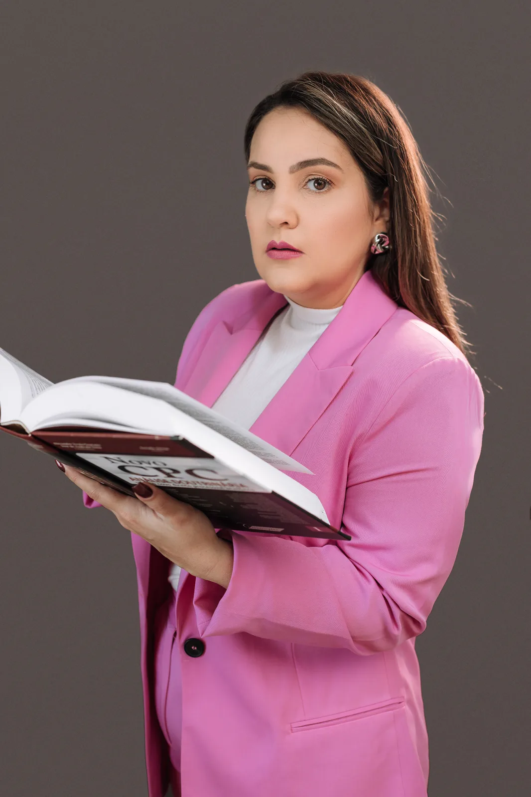 Niliâne Gomes estudando legislação previdenciária